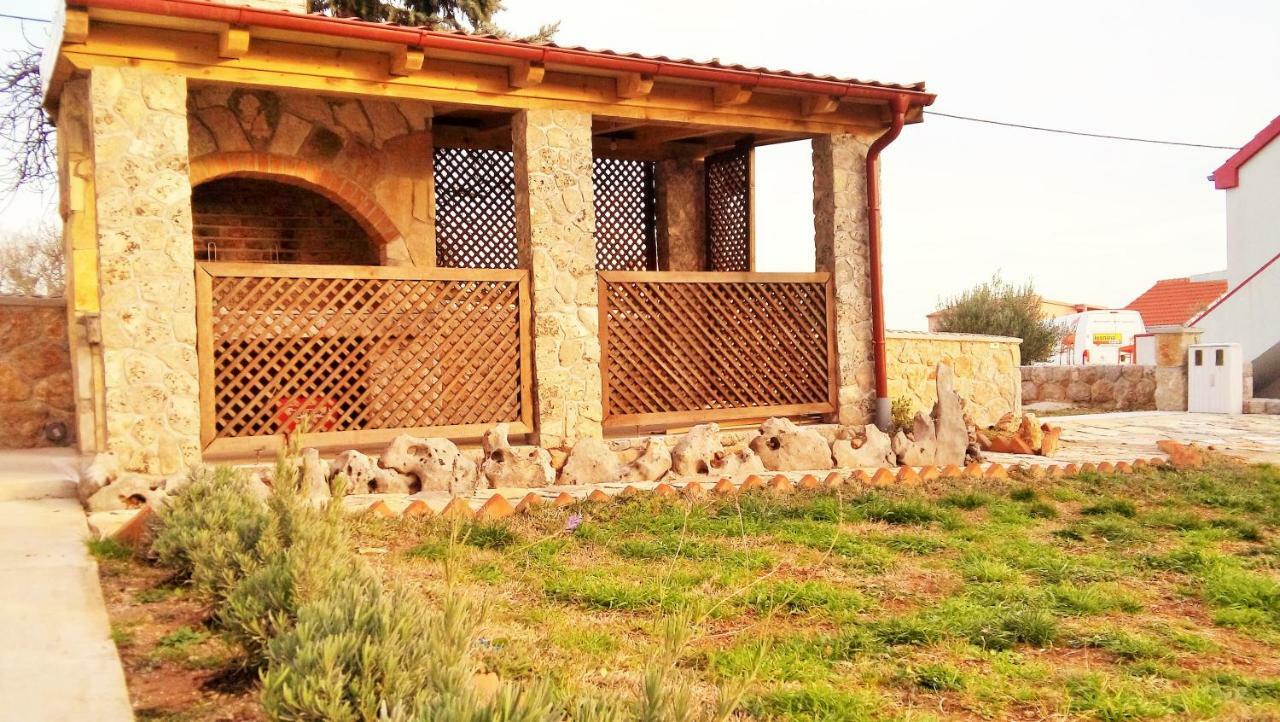 Apartmani Mala Sirena Maslenica Exterior foto